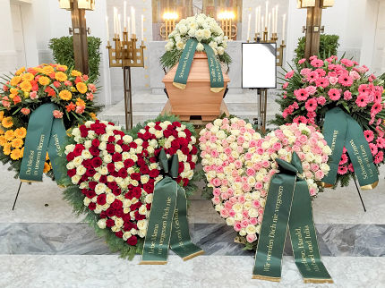 Zentralfriedhof Kränze Kranz Blumen Gestecke