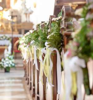 Blumenschmuck für die Kirche Hochzeit Wien