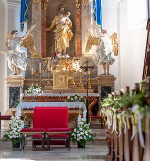 Blumenschmuck für die Kirche Hochzeit Wien