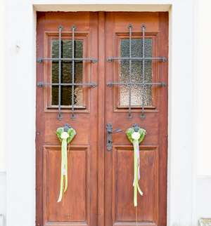 Blumenschmuck für die Kirche Hochzeit Wien