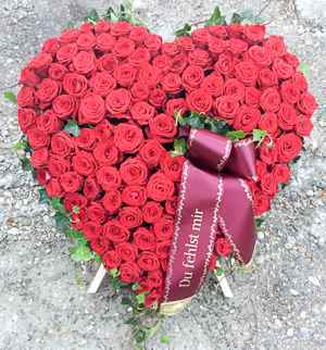 Trauergesteck Herz Blumenherz Beerdigung Herz aus Rosen