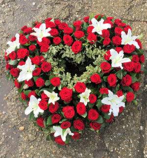 Trauergesteck Herz Blumenherz Beerdigung Herz aus Rosen