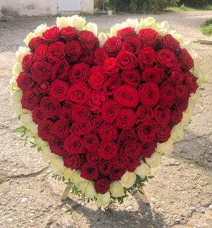 Trauergesteck Herz Blumenherz Beerdigung Herz aus Rosen