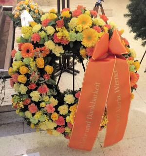 Trauerkranz: Kranz bestellen Blumenkranz für Begräbnis, Beerdigung, Urnenbeisetzung, Trauerfeier